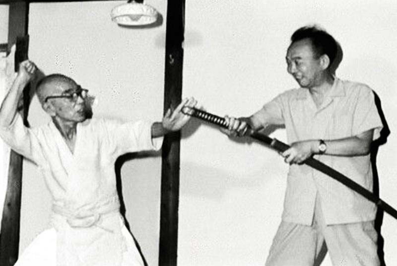 Takamatsu evading sword with Doko